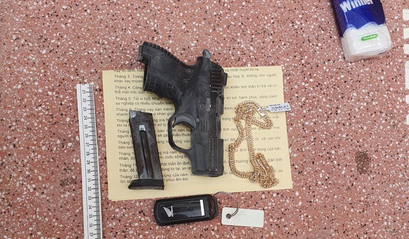 Truy bat nhanh ke dung sung cuop tiem vang-Hinh-2