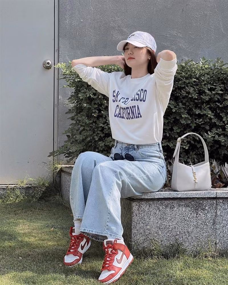 Son Tung khong mac do cu, Hai Tu co 1 chiec tui dung mai-Hinh-2