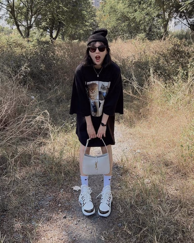 Son Tung khong mac do cu, Hai Tu co 1 chiec tui dung mai-Hinh-3