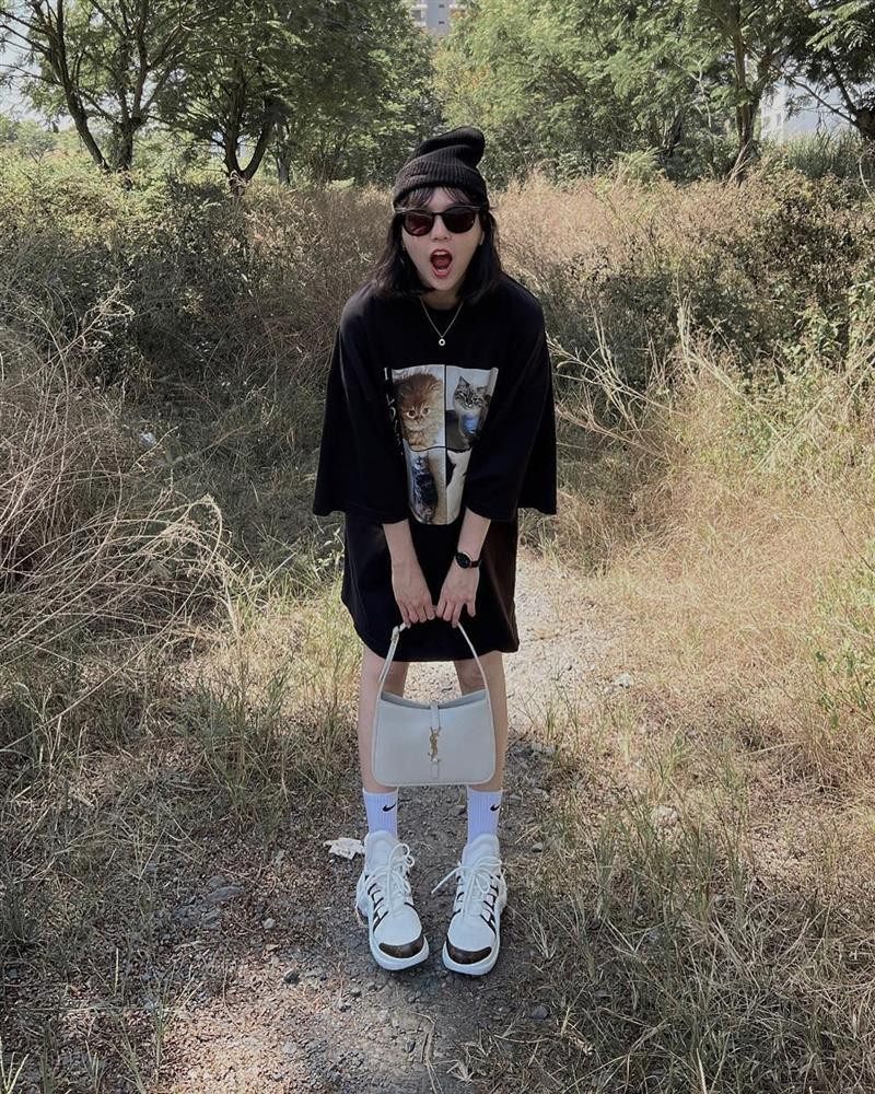 Sơn Tùng không mặc đồ cũ, Hải Tú có 1 chiếc túi dùng mãi - Hình 3 Son Tung khong mac do cu, Hai Tu co 1 chiec tui dung mai-Hinh-3