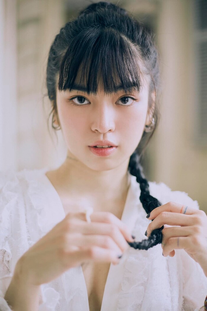 Sao nu Vbiz tu mung tuoi ban than, netizen ao at vao 'xin via'