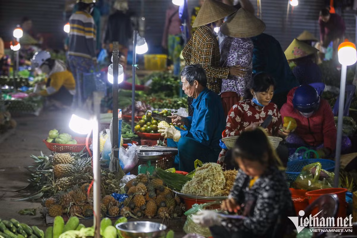 Cho ngoi xom ban hang cua nha trong duoc o mien Tay-Hinh-4