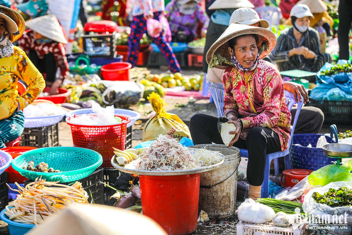 Cho ngoi xom ban hang cua nha trong duoc o mien Tay-Hinh-6