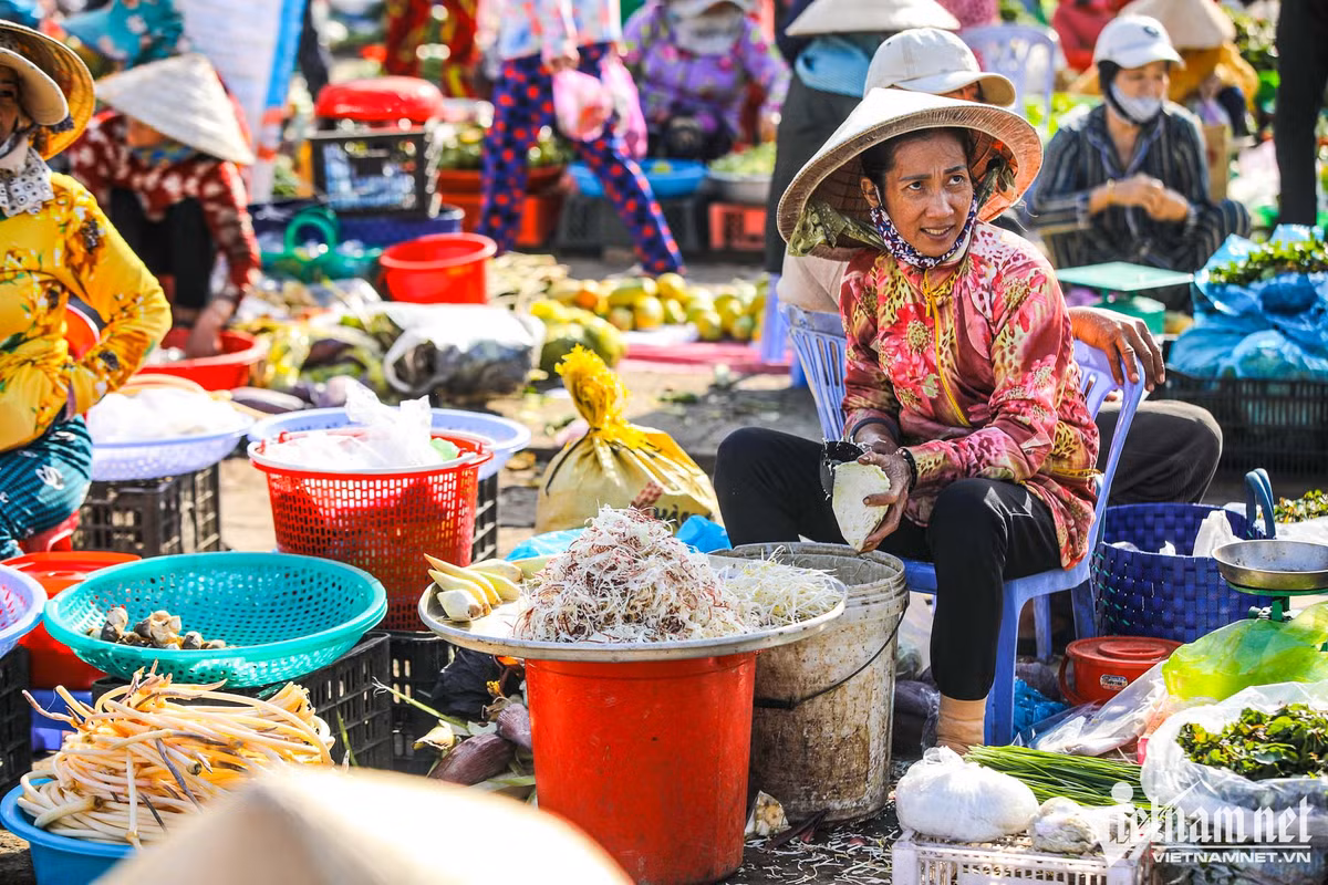 Cho ngoi xom ban hang cua nha trong duoc o mien Tay-Hinh-6