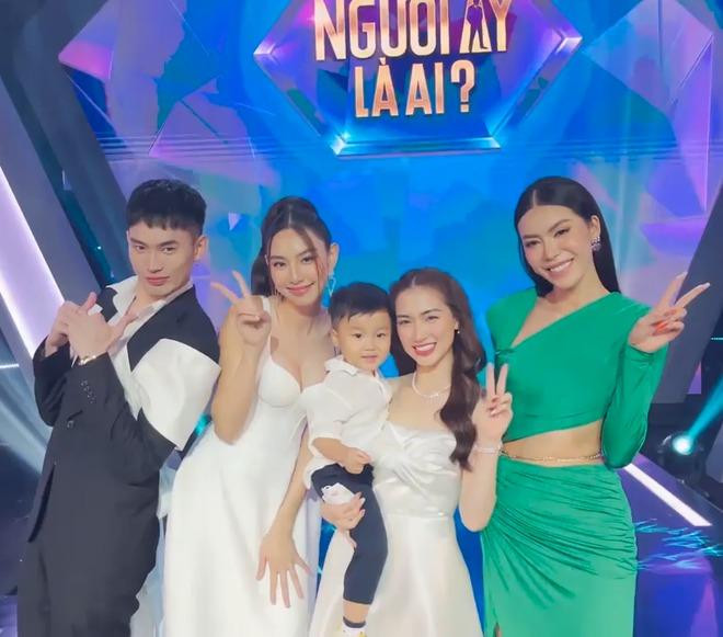 Hòa Minzy gặp hoa hậu: Chiều cao kém nhưng nhan sắc khó thua - Hình 3 Hoa Minzy gap hoa hau: Chieu cao kem nhung nhan sac kho thua-Hinh-3