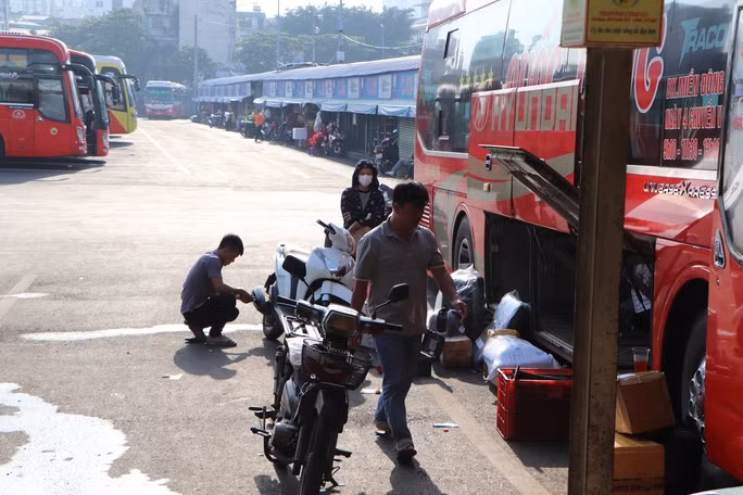 br/> Thời điểm chiều là thời gian Bến xe miền Đông cũ có thể lên đến cả nghìn người.