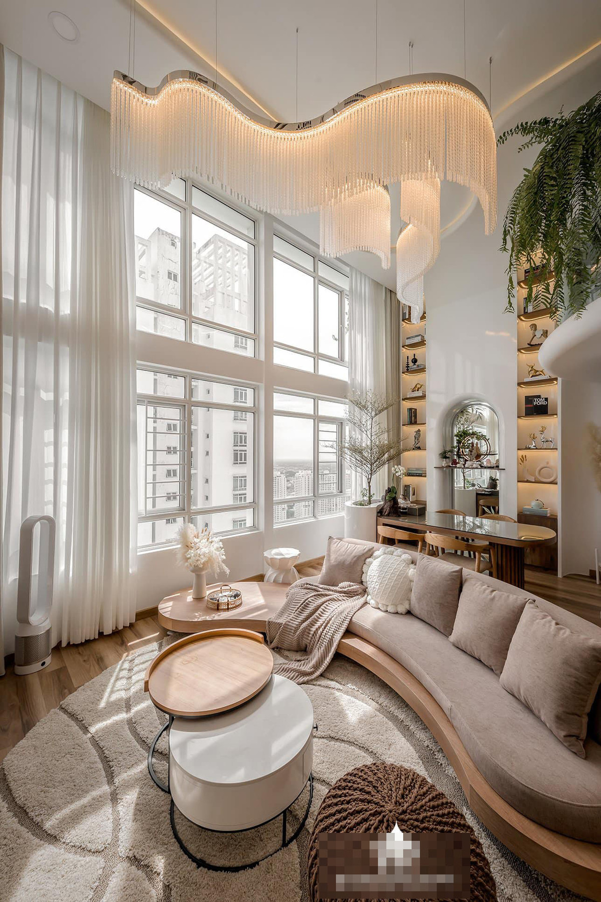 Can ho Duplex mau trang tinh khoi, khong gian dang cap