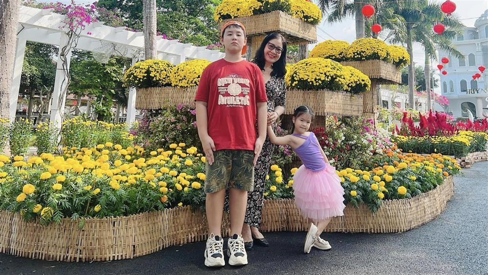 Con trai Le Phuong 10 tuoi to cao ngang nguoi lon-Hinh-4