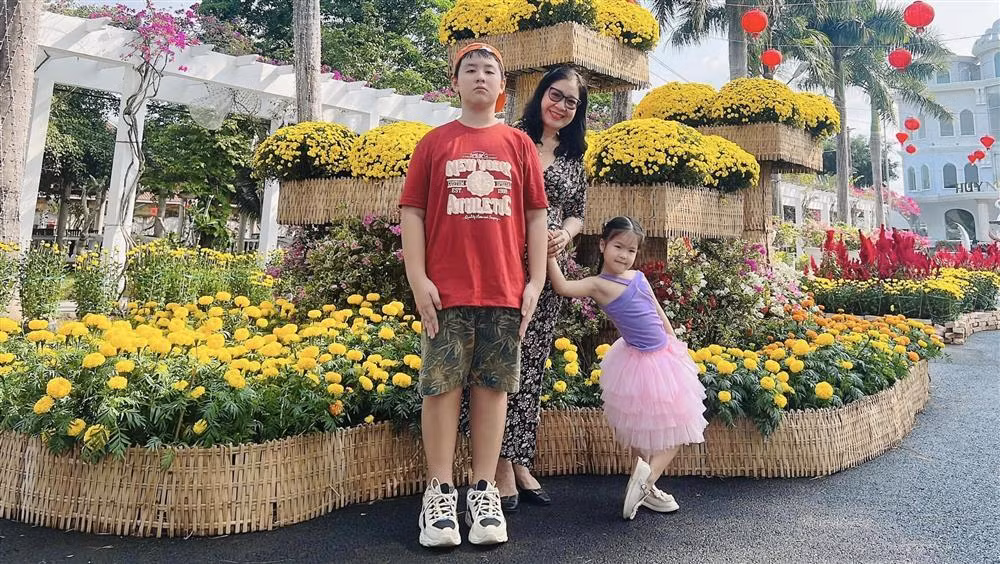 Con trai Le Phuong 10 tuoi to cao ngang nguoi lon-Hinh-4