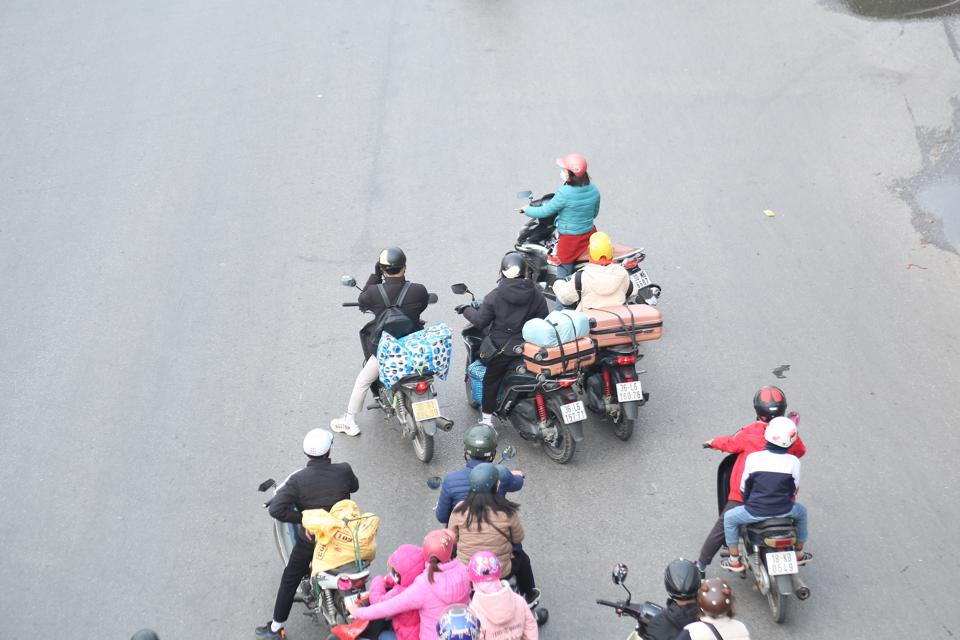 Hang van nguoi dan linh kinh do dac tro lai Thu do sau Tet-Hinh-5