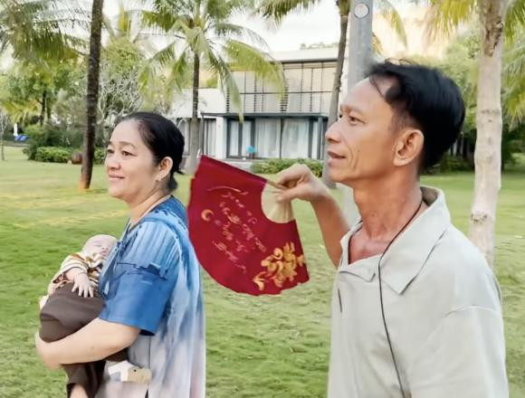 Ba mẹ vợ Lê Dương Bảo Lâm được con rể đưa đi chơi xa ảnh 1