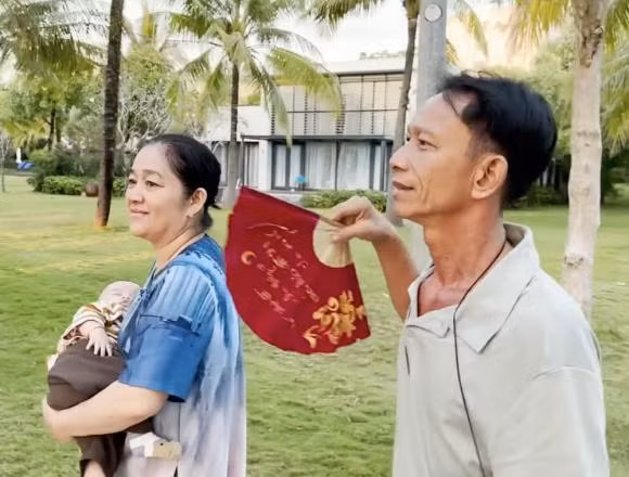 Ba mẹ vợ Lê Dương Bảo Lâm được con rể đưa đi chơi xa ảnh 1