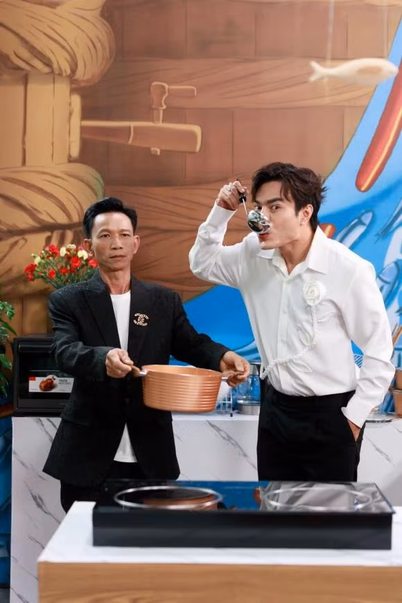 Ba mẹ vợ Lê Dương Bảo Lâm được con rể đưa đi chơi xa ảnh 7