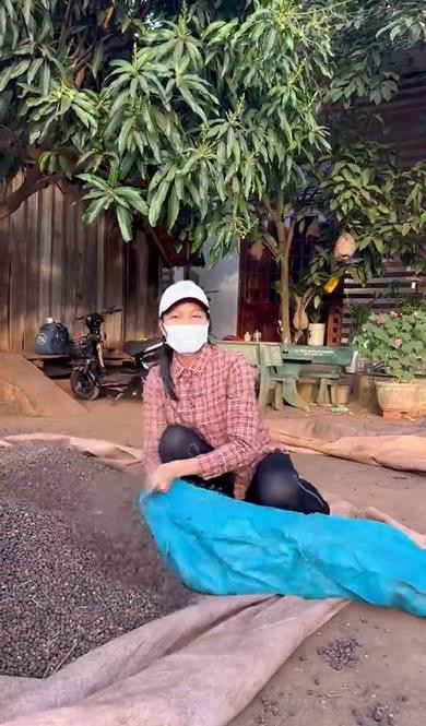 Hoa hậu xuề xòa nhất Tết Quý Mão gọi tên H'Hen Niê - Hình 6 Hoa hau xue xoa nhat Tet Quy Mao goi ten H'Hen Nie-Hinh-6