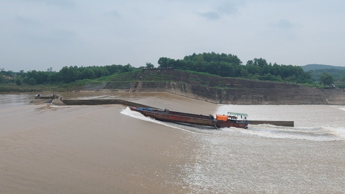 Pho Giam doc So cung doan cong tac mac ket giua dap thuy loi-Hinh-2