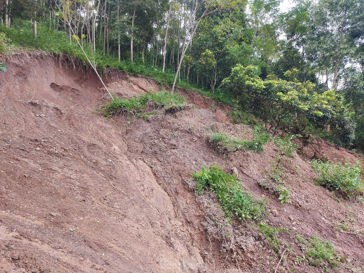 Ông Lô Thanh Tuân - Chủ tịch UBND xã Tam Thái, cho biết, đến thời điểm này vẫn còn 2 hộ chưa thể về nhà, vì chưa đảm bảo an toàn. Sau khi sự việc xảy ra, xã đã báo cáo lên cấp trên để chờ phương án xử lý.