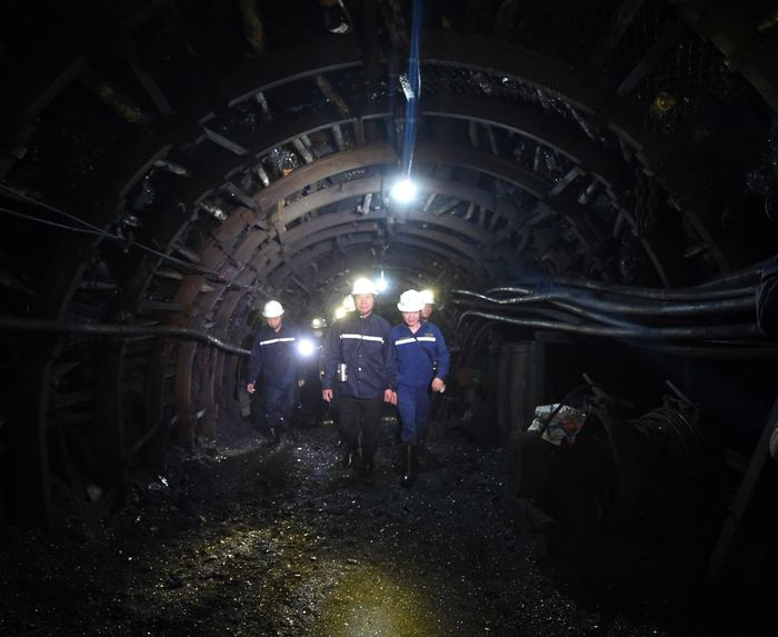 Tập đoàn Công nghiệp Than-Khoáng sản Việt Nam sản xuất kinh doanh trên 4 lĩnh vực chính là: Sản xuất than, sản xuất điện, sản xuất khoáng sản, sản xuất vật liệu nổ công nghiệp với doanh thu hàng năm trên 130 nghìn tỷ đồng.