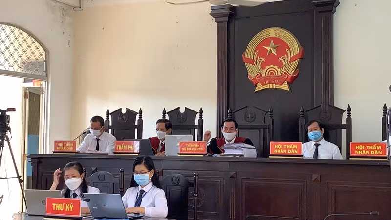 Nguoi chi 20 ti de 'day giam doc Cong an khoi An Giang' khai gi tai toa?-Hinh-3