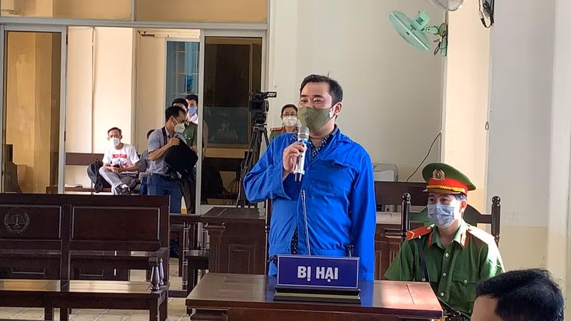 Nguoi chi 20 ti de 'day giam doc Cong an khoi An Giang' khai gi tai toa?-Hinh-2