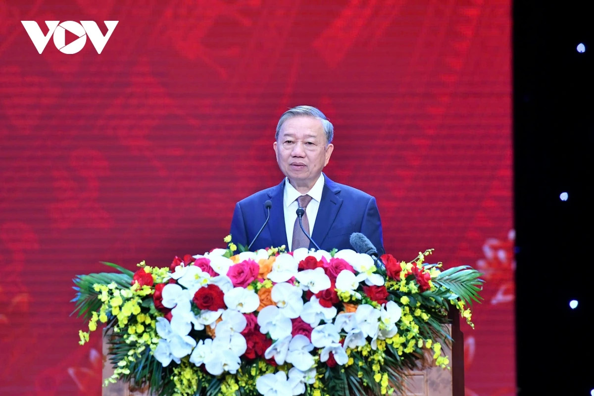 Toan van phat bieu cua Tong Bi thu tai buoi gap mat dai dien cac nha giao