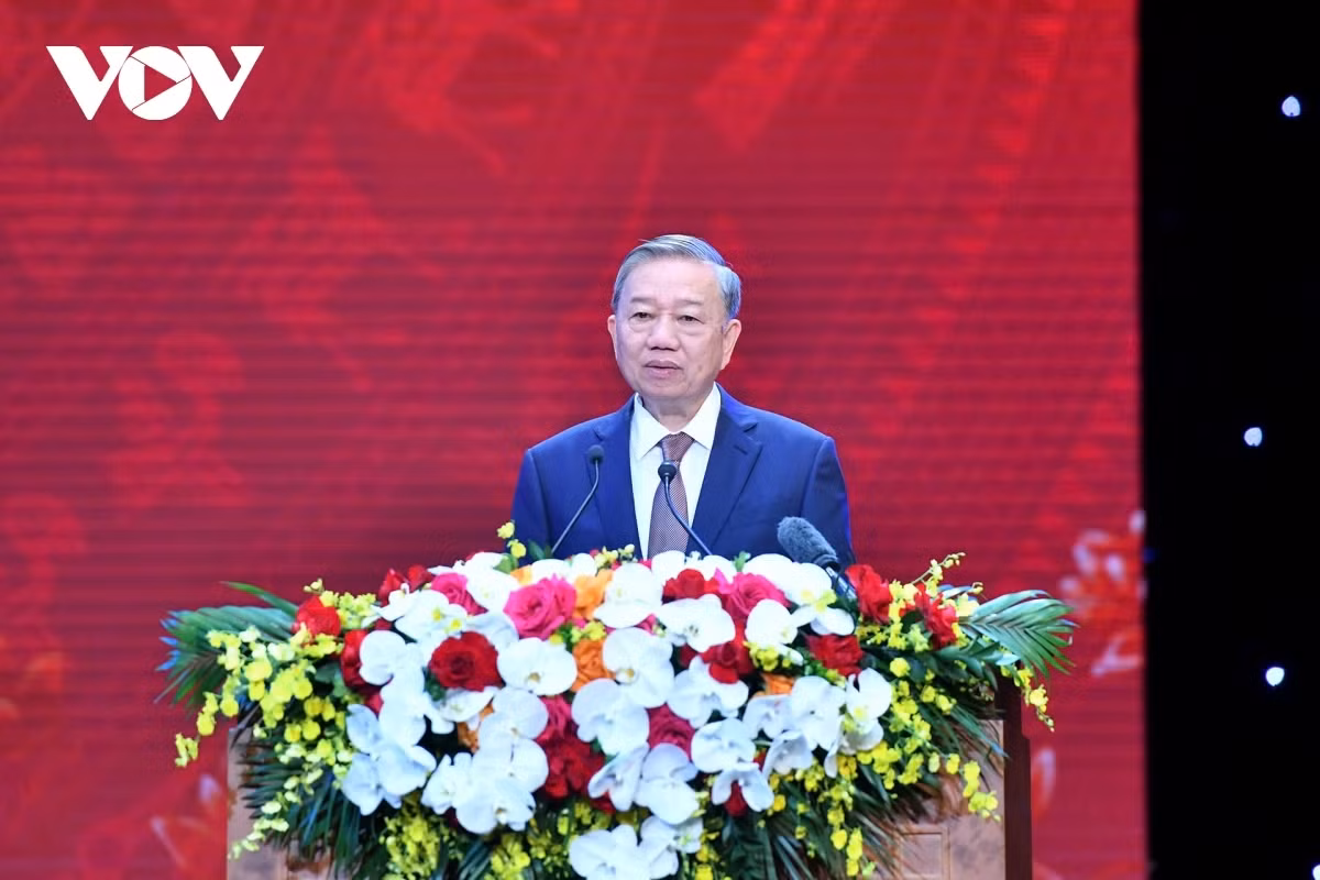 Toan van phat bieu cua Tong Bi thu tai buoi gap mat dai dien cac nha giao