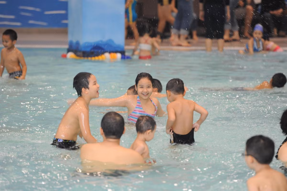 Các cư dân nhí của Times City sẽ thỏa thích trong không gian vui chơi, thư giãn thực sự tại khu bể bơi dành cho thiếu niên và trẻ em, sâu 0,9m và 0,5m được kết nối liên hoàn.