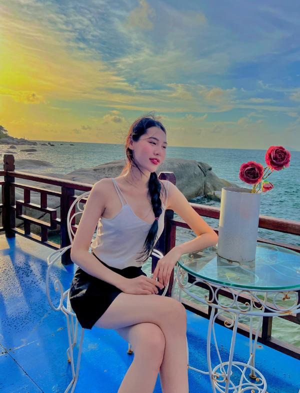 ũng như các "đàn chị" trong làng giải trí, Nguyễn Hà Dịu Thảo chọn gym và yoga để duy trì vóc dáng đẹp.