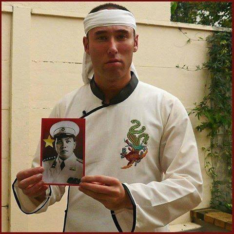 Neang đeo khăn trắng chịu tang Đại tướng Võ Nguyên Giáp