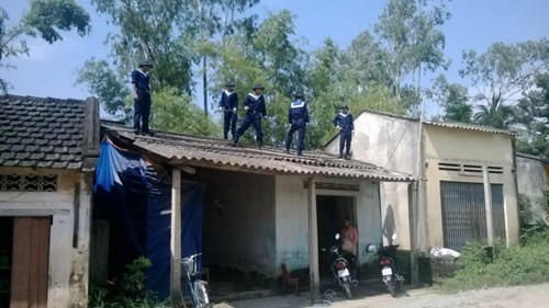 Nhà dân được gia cố để chống bão. Ảnh: Hải Ninh.