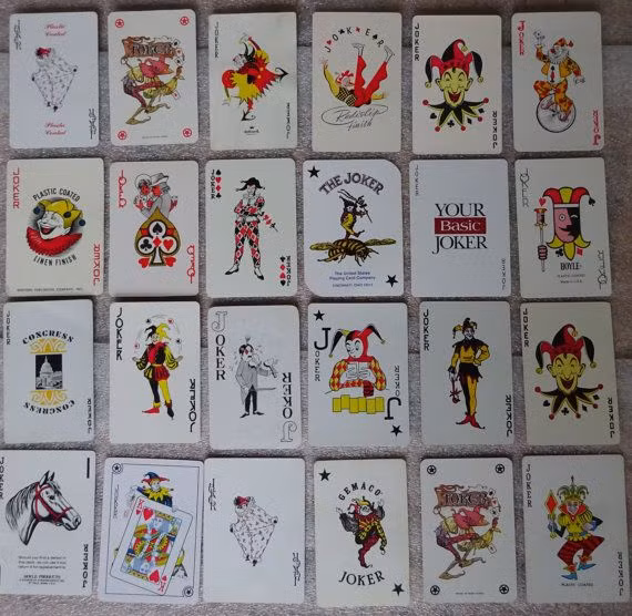 Có thể nói quân bài Joker là lá bài đặc biệt nhất trong bộ bài vì không có số cũng như chất (Cơ, rô, tép, bích), và số lượng chỉ là hai trong khi các là bài khác có bốn.