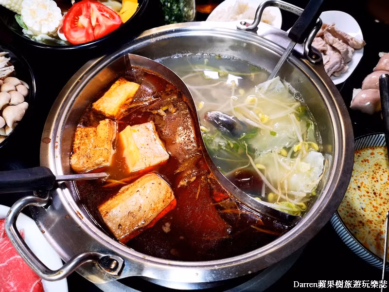 Nhiều người sẽ không khỏi bất ngờ nếu biết về từ nguyên, “tả pí lù” là tên của một món ăn được phiên âm từ tiếng Quảng Đông, phiên âm Hán Việt là đả biên lô. Trong đó, “pí” hay “pín” là một loại nồi, còn “lù” là cái lò đun.