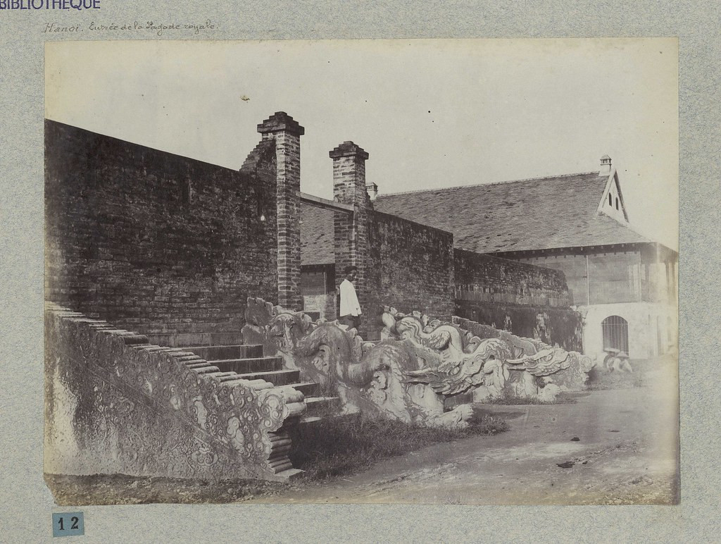 Thềm rồng điện Kính Thiên khoảng năm 1899.