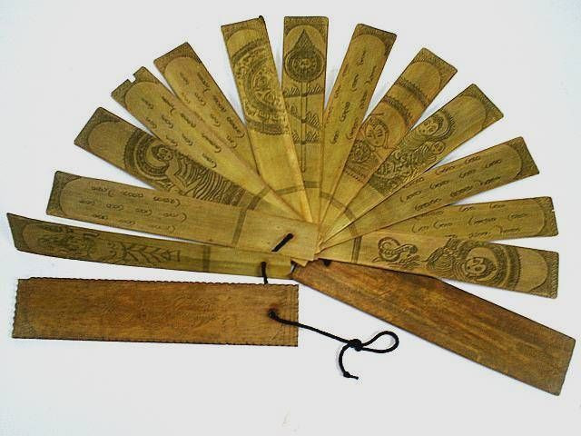 Ở La Mã, bên cạnh giấy cói, người ta dùng cả bảng bằng sáp và khắc chữ bằng cây nhọn. Ở Ấn Độ, các thẻ làm từ lá cây cọ/thốt nốt được xâu lại như một cuốn sổ viết. Người Trung Hoa thì viết trên nhiều chất liệu khác nhau như phiến đất sét, thẻ tre, tơ lụa...