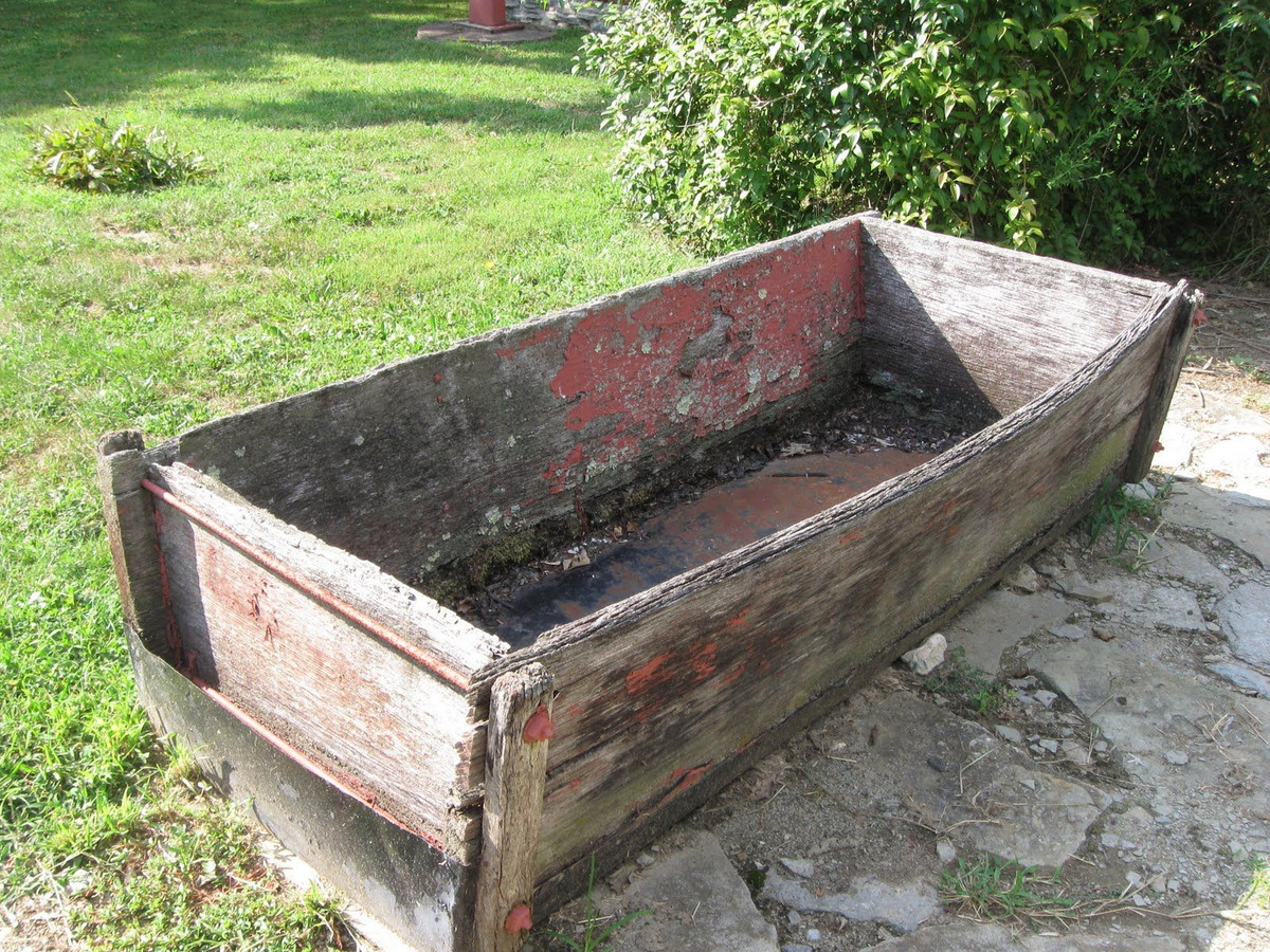 Như vậy, thành ngữ “cạn tàu ráo máng” có nghĩa đen là chỉ sự chăm sóc thiếu chu đáo của con người đối với vật nuôi như voi, ngựa, lợn, trâu bò...