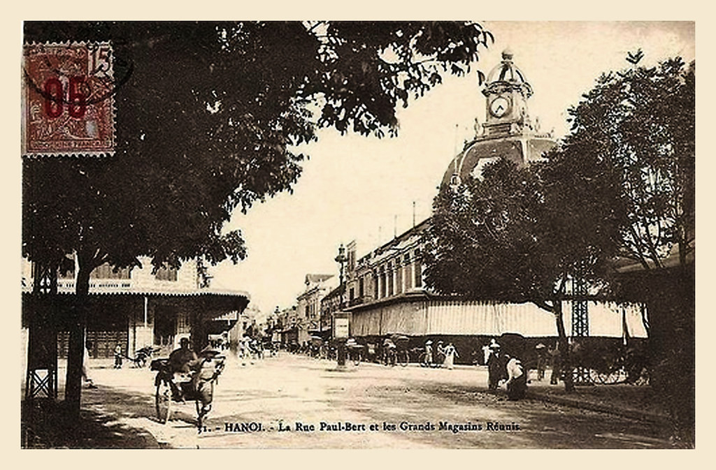 Vào thời Đổi Mới, Bách hóa Tổng hợp được chuyển giao cho một doanh nghiệp nhà nước, tuy nhiên hướng đi của doanh nghiệp này không thành công. Ngày 29/9/1995 là ca bán hàng cuối cùng của Bách hóa Tổng hợp.