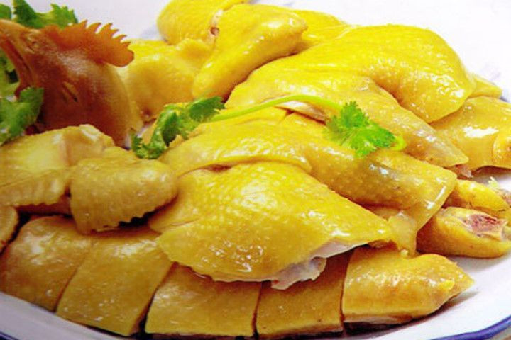 Theo cách lý giải này, "con cà, con kê" đơn giản là nói luẩn quẩn cùng một chuyện, hết con gà lại quay lại... con gà.