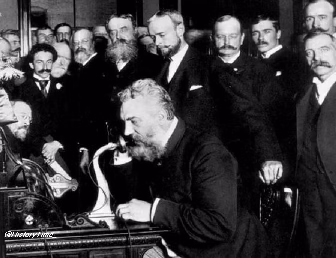 Đó là mẩu hội thoại: "Watson, anh đến đây nhé, tôi có việc cần!" Dù rất ngắn ngủi, nhưng đó là sự kiện đánh dấu sự ra đời của chiếc điện thoại đầu tiên trong lịch sử.