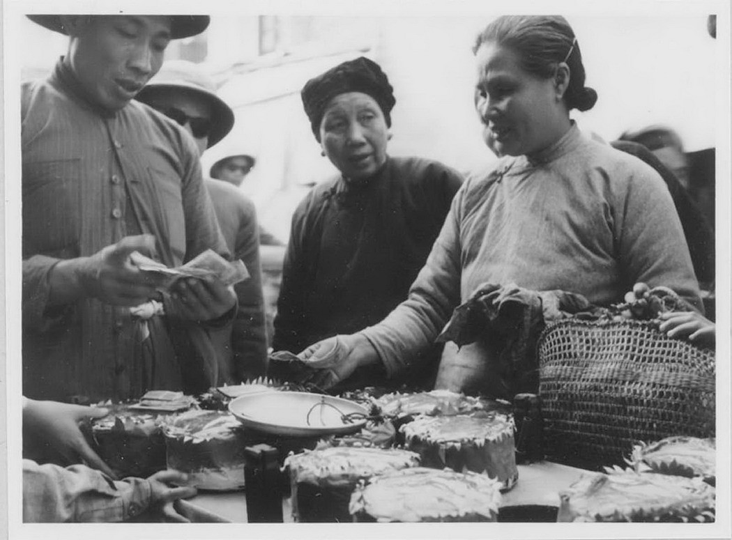 Hàng bánh, mứt, kẹo.