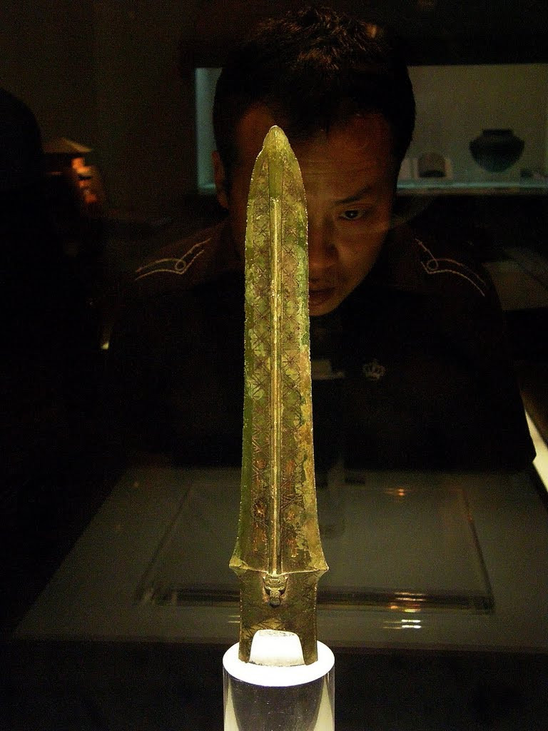 Trong dân gian, Phù Sai nổi tiếng qua những truyền thuyết về Tây Thi, một trong tứ đại mỹ nhân Trung Hoa cổ. Theo đó, ông đã say đắm và yêu chiều Tây Thi, nghe theo nàng mà thả Câu Tiễn về nước Việt. Sau này Câu Tiễn đã phục thù, tiêu diệt được nước Ngô.