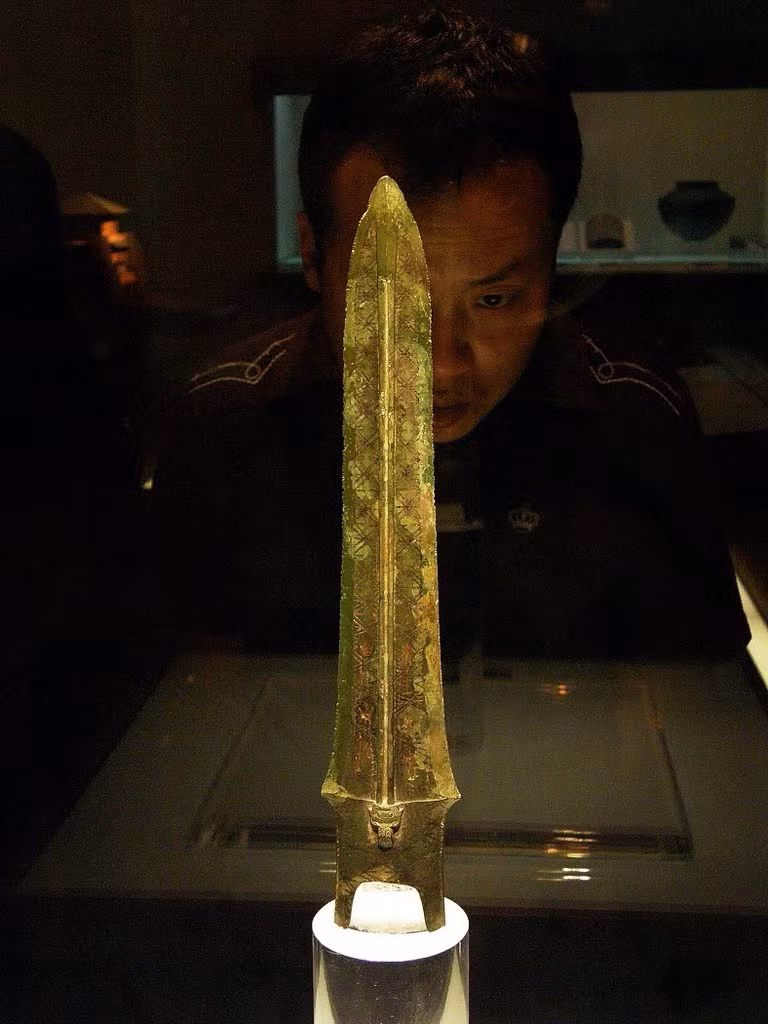 Trong dân gian, Phù Sai nổi tiếng qua những truyền thuyết về Tây Thi, một trong tứ đại mỹ nhân Trung Hoa cổ. Theo đó, ông đã say đắm và yêu chiều Tây Thi, nghe theo nàng mà thả Câu Tiễn về nước Việt. Sau này Câu Tiễn đã phục thù, tiêu diệt được nước Ngô.