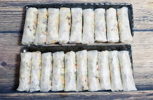 Khi ran nem cho vai lat gung, mon an gion ngon, la mieng-Hinh-2