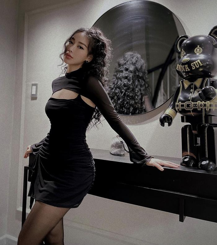 Bạn gái Adriano Schmidt xứng đáng là một trong những nàng WAGs nóng bỏng và xinh đẹp nhất của bóng đá Việt Nam. Ảnh: instagram helen