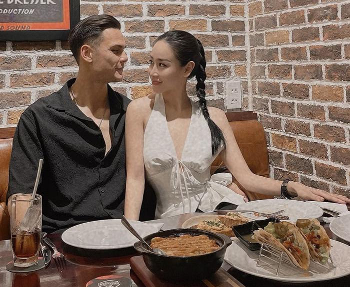  Adriano Schmidt đã được HLV Troussier gọi lên tập trung cùng tuyển Việt Nam. Tuy nhiên, bản danh sách rút gọn đã không có tên trung vệ này. Ảnh: instagram helen