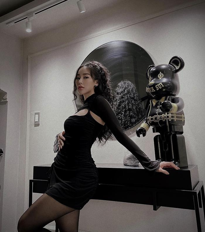 Dù vậy, Adriano Schmidt vẫn có một niềm an ủi lớn là cô bạn gái vô cùng xinh đẹp và nóng bỏng. Ảnh: instagram helen