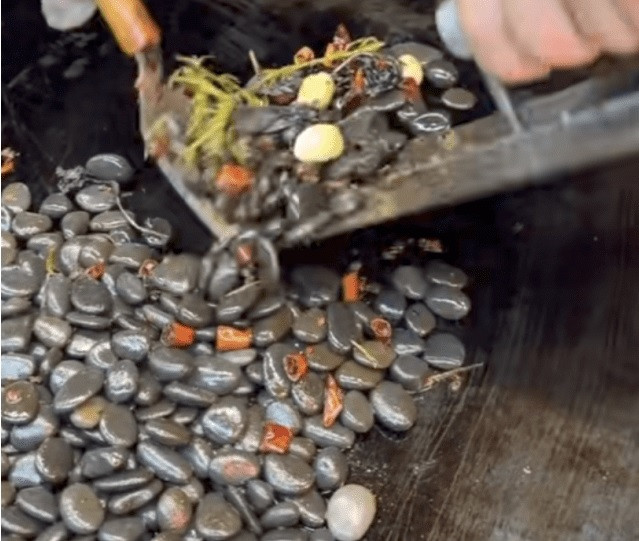 Doc la mon soi xao o Trung Quoc, ai cung thac mac an the nao