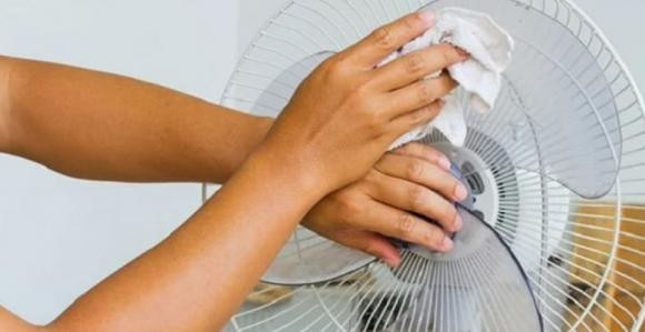 Meo ve sinh quat dien ma khong can thao roi-Hinh-3