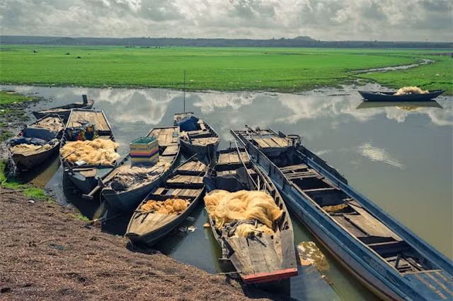  Hồ Trị An nằm giữa các huyện Định Quán, Thống Nhất, Trảng Bom và Vĩnh Cửu của Đồng Nai, cách TPHCM khoảng 80km. Đây là một hồ nước nhân tạo được xây dựng mục đích tích trữ nước cho nhà máy thủy điện Trị An.
