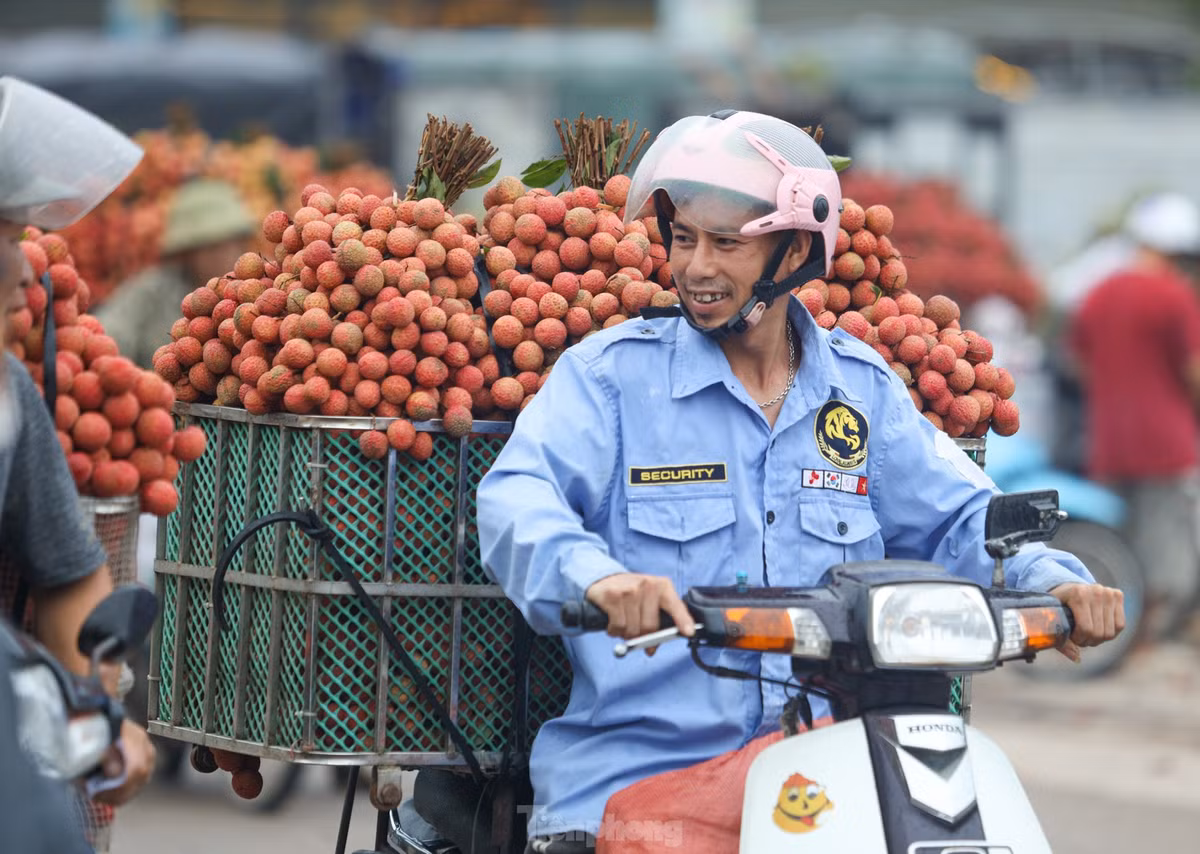 Nụ cười rạng rỡ của người nông dân về một năm bội thu.