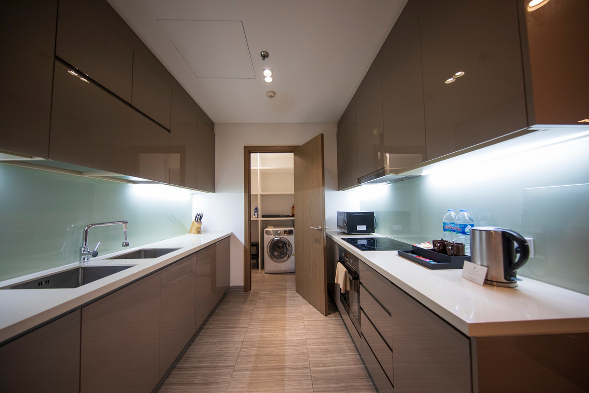 Theo tính toán của đơn vị này, giá thuê ngắn ngày có thể cao hơn 10% so với hợp đồng thuê dài hạn. Cụ thể, các căn 1 phòng ngủ 67 m2 có giá thuê khoảng 5,7-6,1 triệu đồng/đêm, căn 2 phòng ngủ có giá dao động 7,6-8,5 triệu đồng và căn 3 phòng ngủ có giá 10,4-11 triệu đồng/đêm.