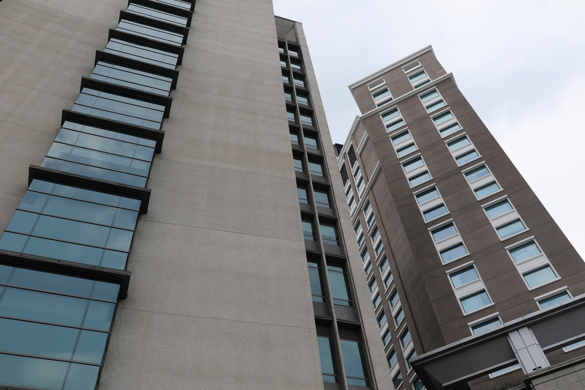 Nikko Saigon hiện có 53 căn hộ dịch vụ với 4 loại phòng gồm căn hộ một phòng ngủ 82 m2, căn hộ tam giác một phòng ngủ 60 m2, căn hộ 2 phòng ngủ 101 m2 và căn hộ ba phòng ngủ 122 m2.